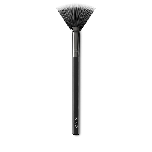 Fan powder brush with synthetic bristles - Face 12 Powder Fan Brush - KIKO MILANO