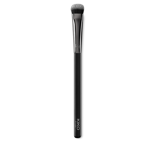 Eye brush for blending in a large area with a mixture of natural and synthetic fibers - Eyes 57 Full Blending Brush - KIKO MILANO
