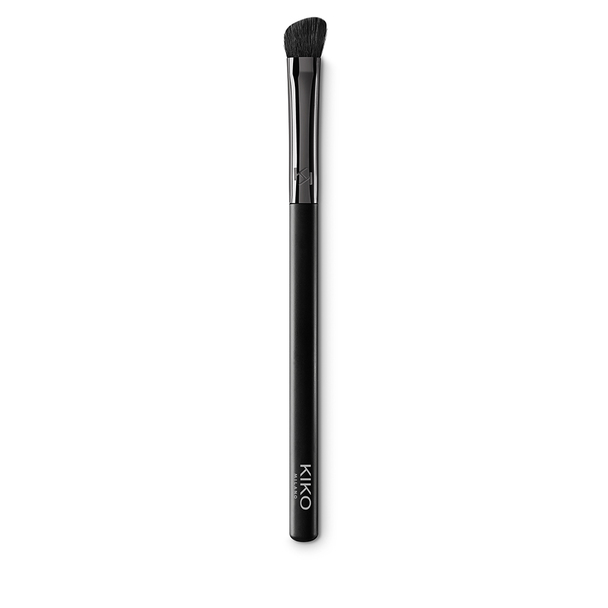 <p>Abgeschrägter Augenkonturpinsel mit Natur- und Synthetikborsten</p> - Eyes 59 Slanted Blending Brush - KIKO MILANO