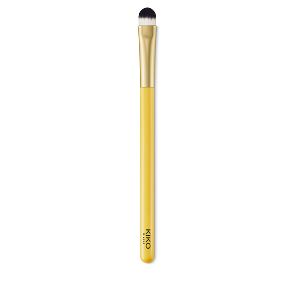 Flat eye contour brush with synthetic fibres for shading - Smart Shading Brush 202 - KIKO MILANO